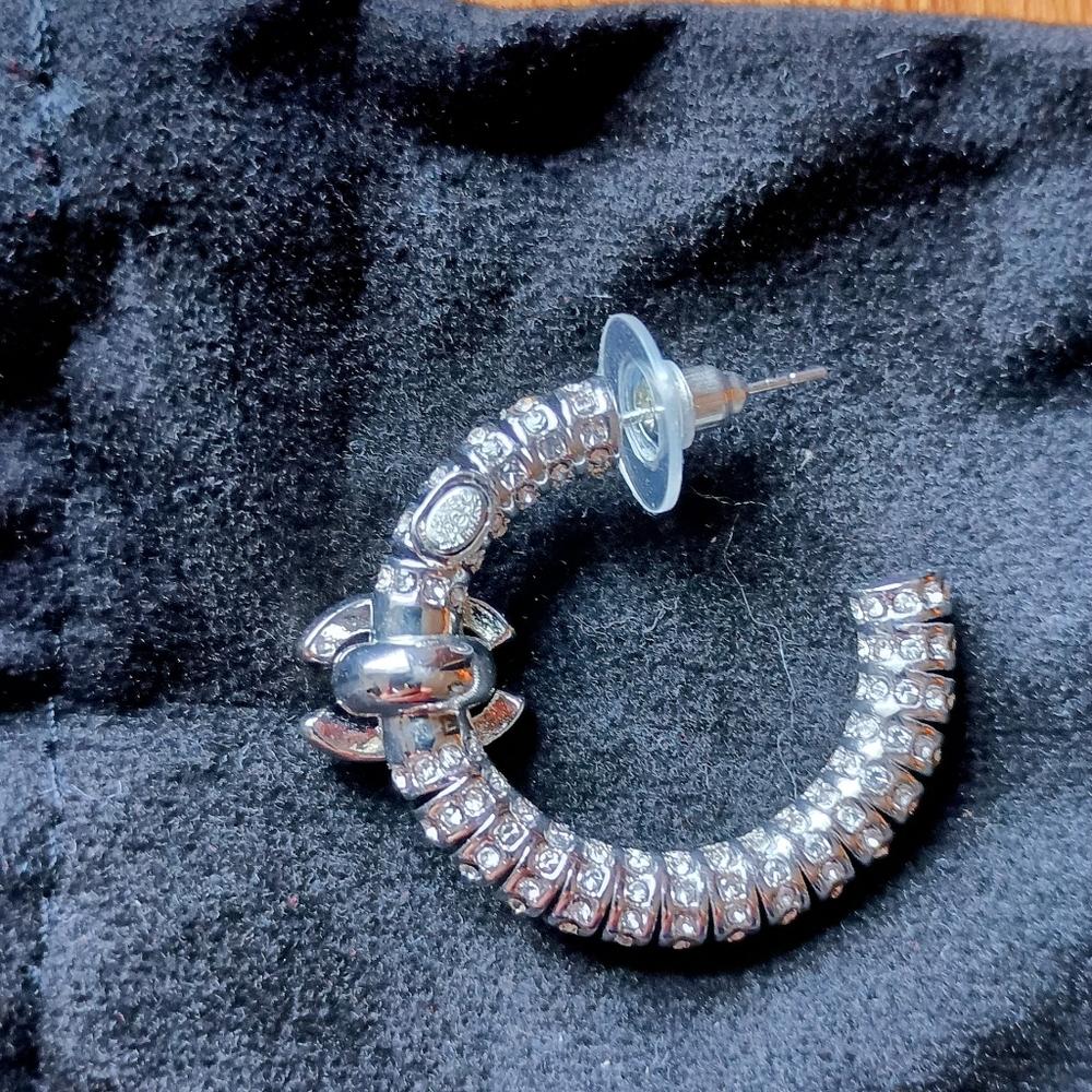 Chanel Hoops - Picture 3 of 16
